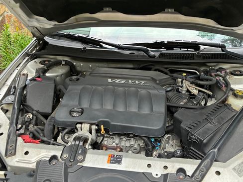Used 2016 Chevrolet Impala LT FWD image 15