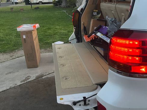 Used 2011 Lexus LX 570 4WD image 17