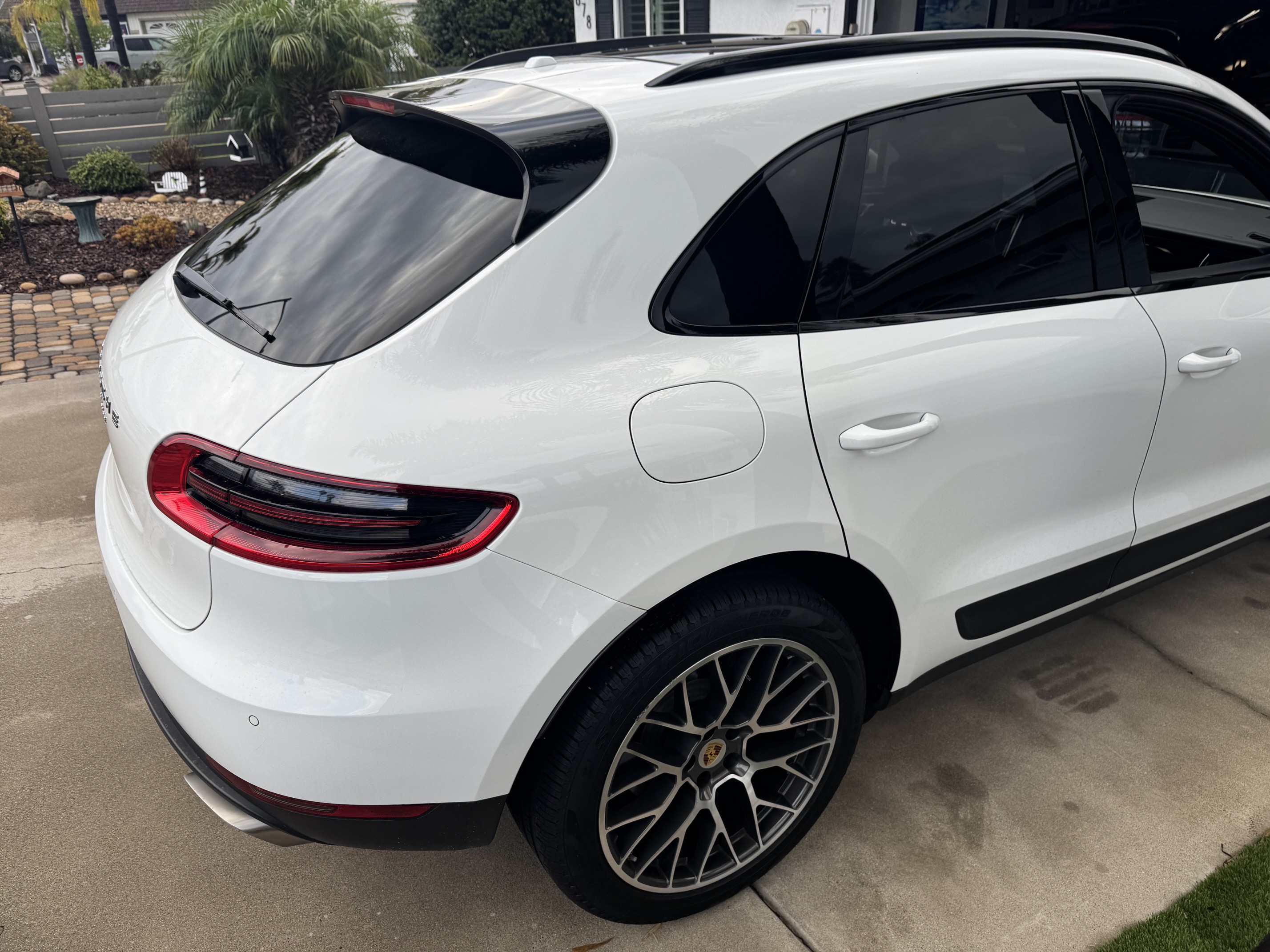 Used 2018 Porsche Macan Sport Edition AWD/4WD image 12