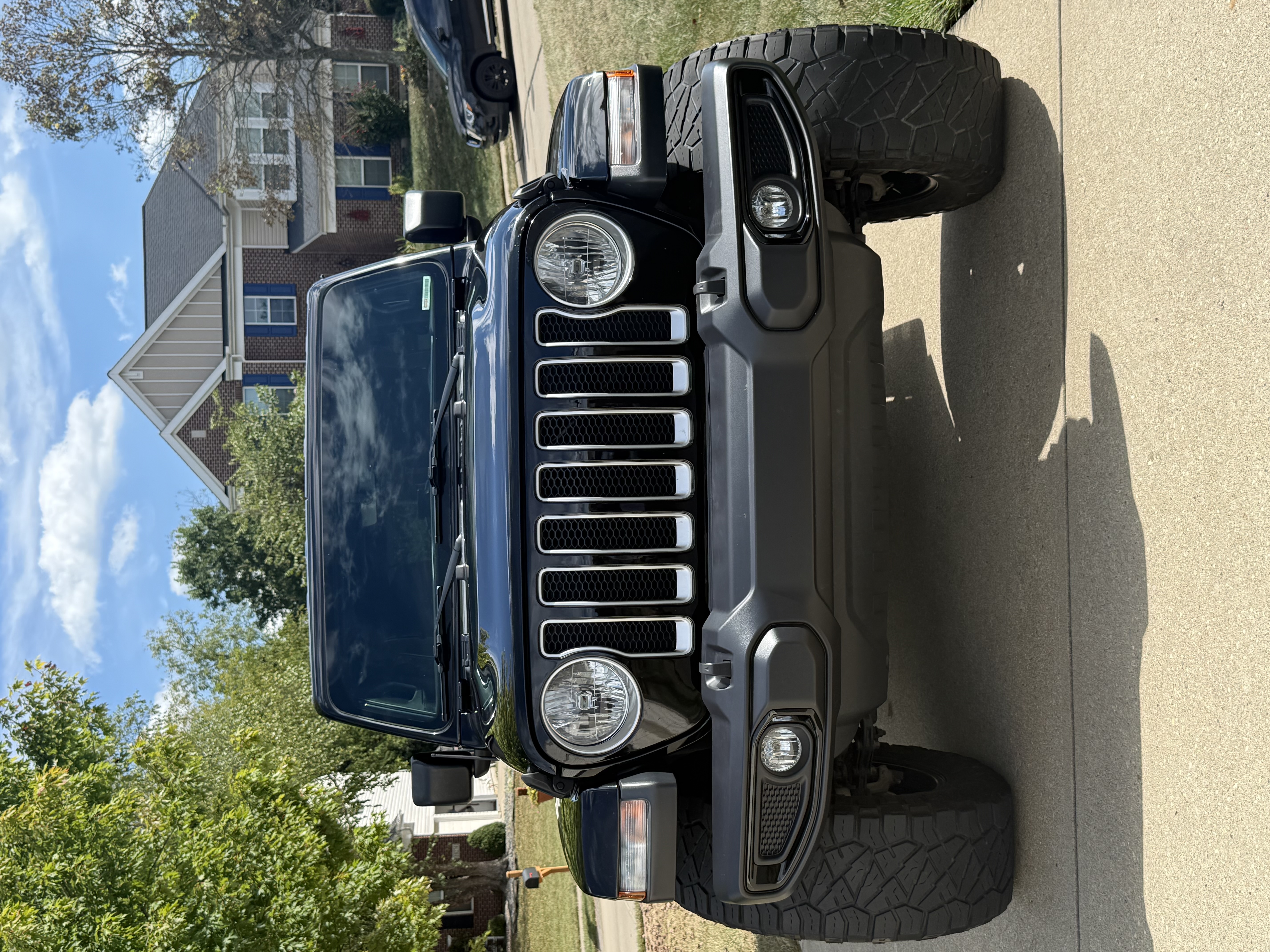 Used 2020 Jeep Wrangler Unlimited Sahara w/ Uconnect 4C Nav & Sound Group AWD/4WD image 5