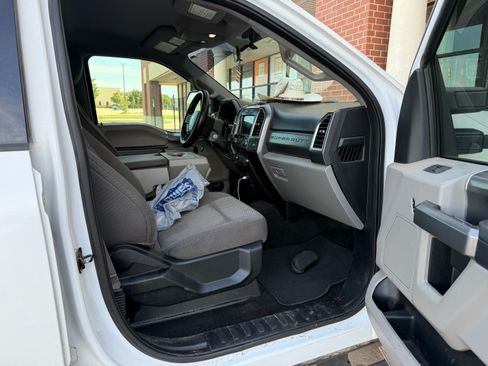 Used 2017 Ford F250 XLT w/ XLT Premium Package image 6