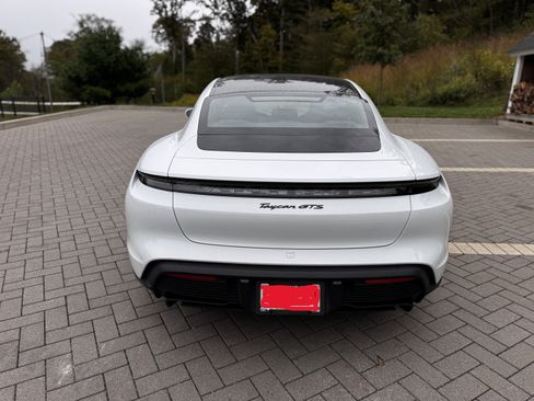 Used 2023 Porsche Taycan GTS image 9