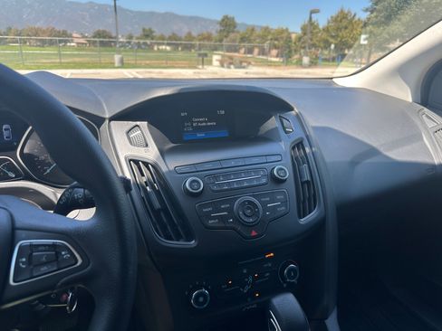 Used 2018 Ford Focus SE image 15