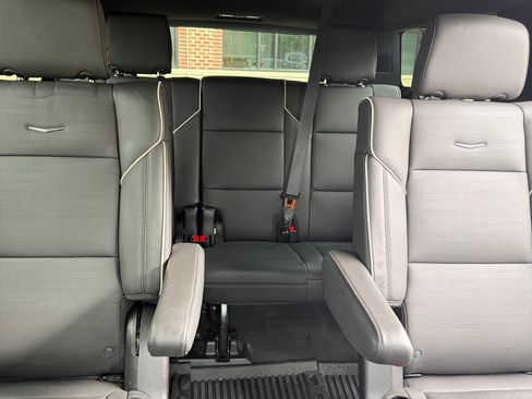 Used 2024 Cadillac Escalade ESV Premium Luxury AWD/4WD image 19