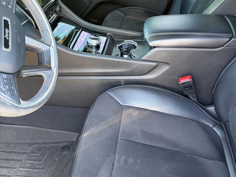 Used 2024 Jeep Grand Cherokee Altitude RWD image 6