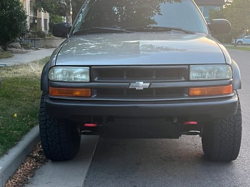 Used 2000 Chevrolet S10 Pickup 4x4 Extended Cab w/ Preferred Equipment Group image 2