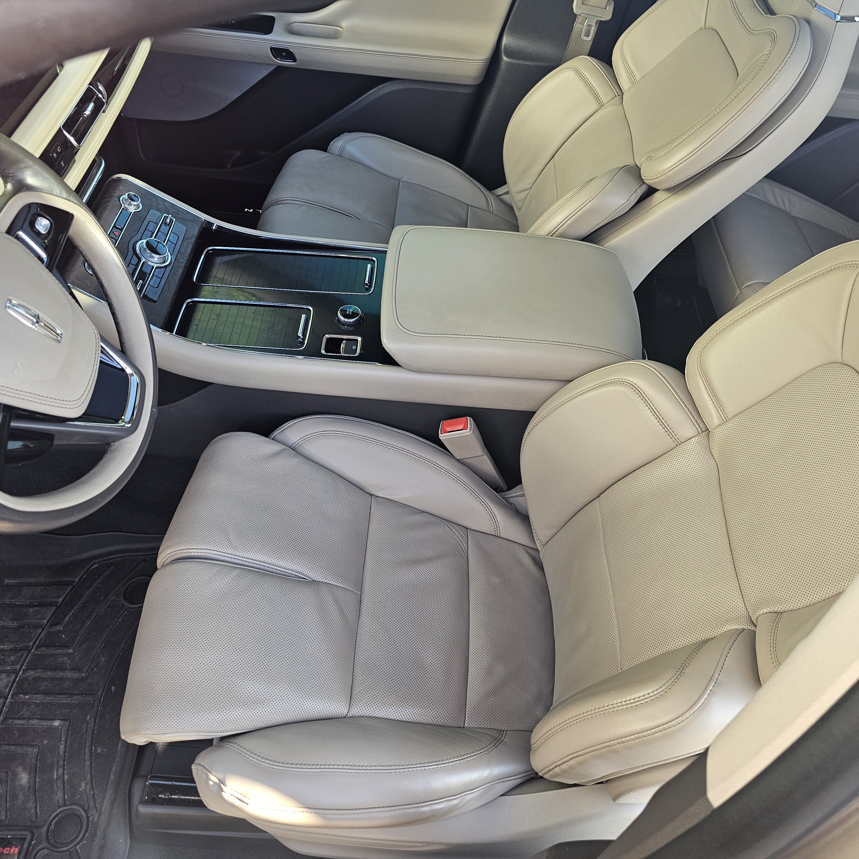 Used 2021 Lincoln Aviator Grand Touring w/ Equipment Group 301A AWD/4WD image 4