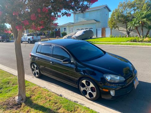 Used 2012 Volkswagen GTI 4-Door FWD image 2