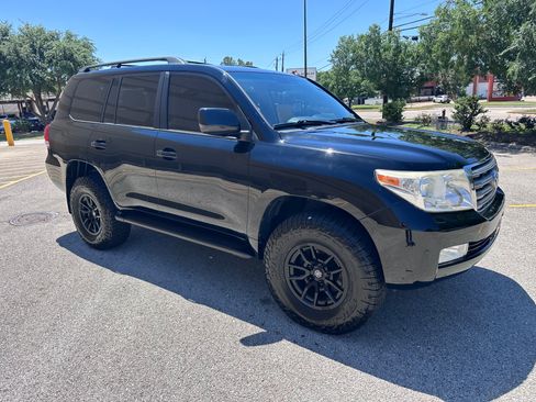 Used 2011 Toyota Land Cruiser w/ Upgrade Pkg image 5