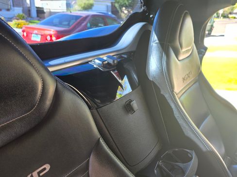 Used 2008 Pontiac Solstice GXP w/ Premium Package image 8