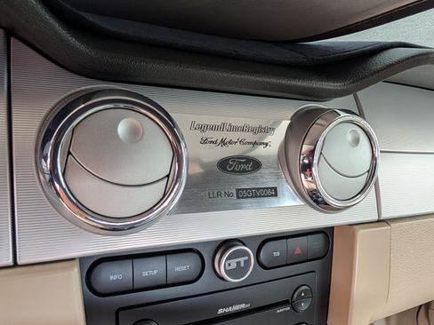 Used 2005 Ford Mustang GT Premium image 19