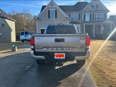 Used 2020 Toyota Tacoma SR5 image 5