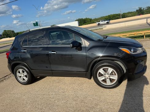 Used 2020 Chevrolet Trax LT w/ LT Convenience Package FWD image 10
