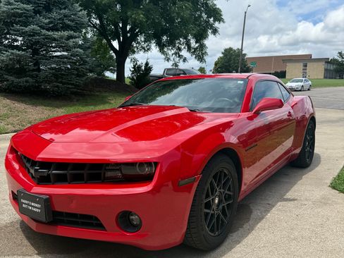 Used 2011 Chevrolet Camaro LT RWD image 2