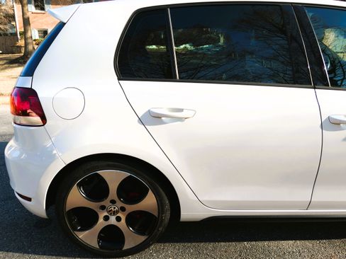 Used 2011 Volkswagen Golf 4-Door image 10