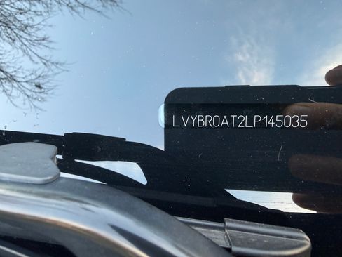 Used 2020 Volvo S90 T8 Inscription image 10