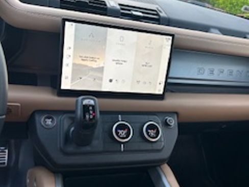 Used 2025 Land Rover Defender 110 V8 image 11