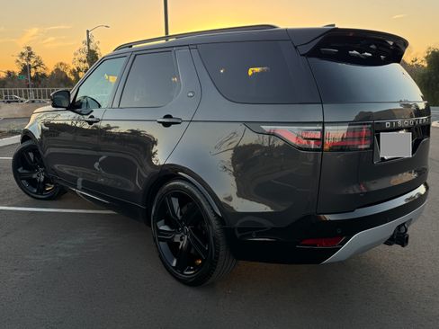 Used 2024 Land Rover Discovery Metropolitan Edition image 24