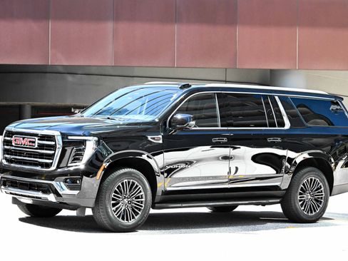 Used 2026 GMC Yukon XL Elevation image 2