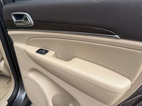 Used 2018 Jeep Grand Cherokee Overland image 13