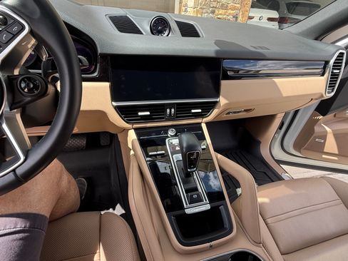 Used 2022 Porsche Cayenne Coupe image 8