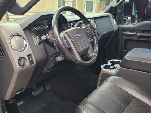 Used 2010 Ford F250 Lariat image 6
