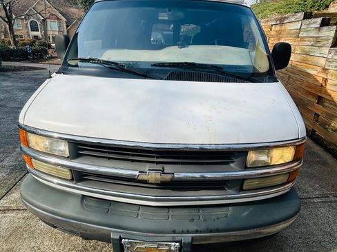Used 2002 Chevrolet Express 1500 w/ LS Preferred Equipment Group image 6