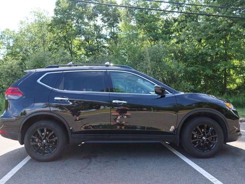 Used 2017 Nissan Rogue SV w/ Midnight Edition AWD/4WD image 6