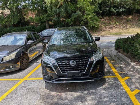 Used 2024 Nissan Kicks SV FWD image 9