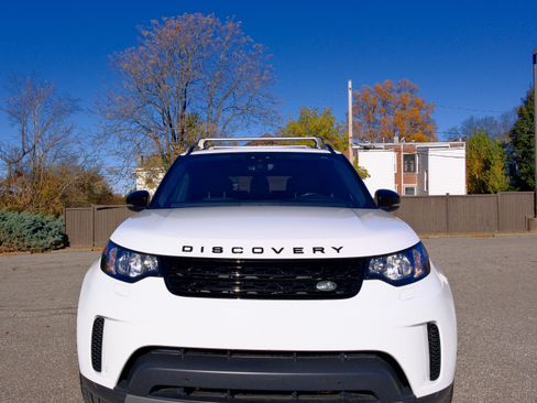 Used 2018 Land Rover Discovery SE image 8