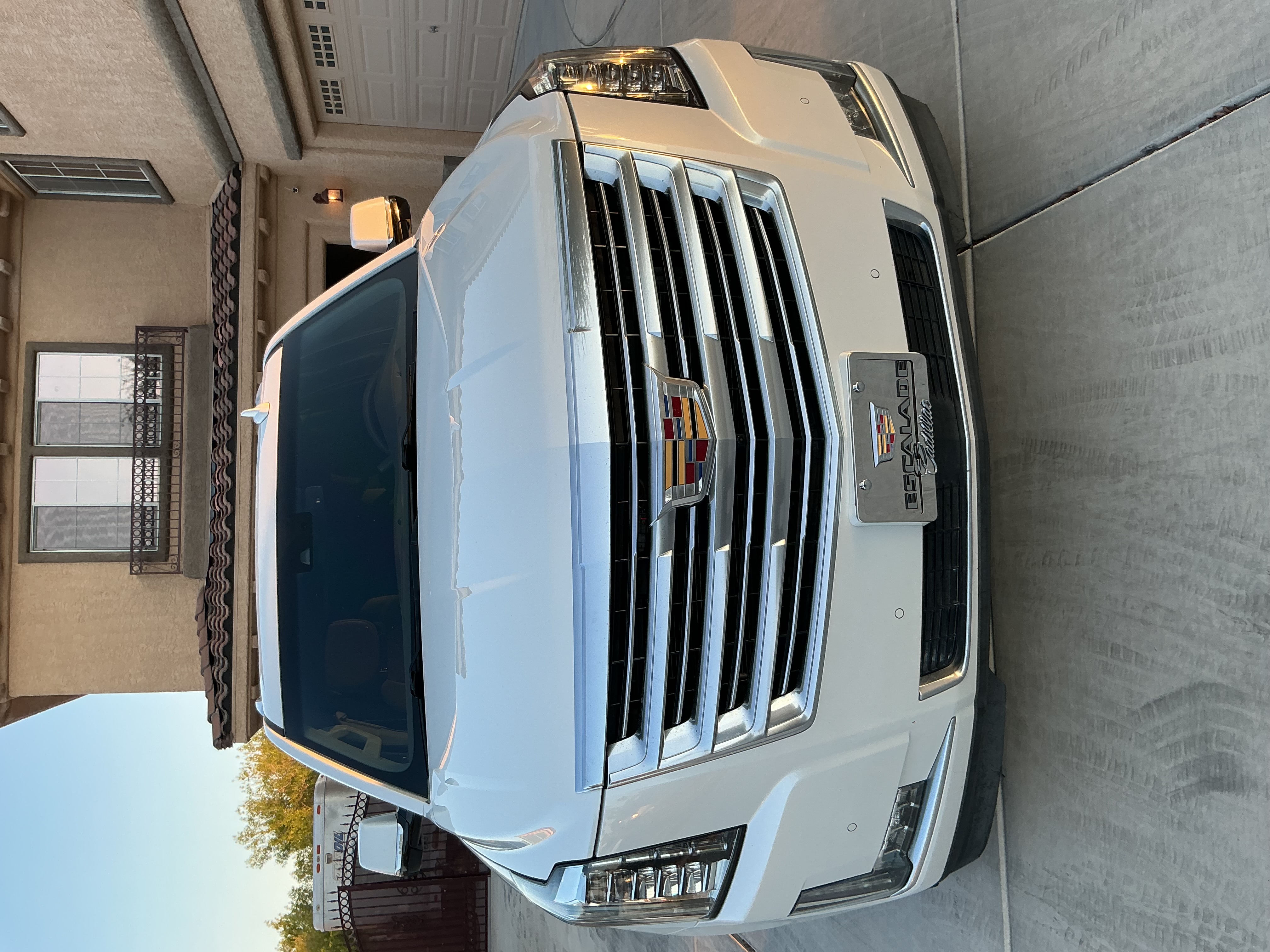 Used 2016 Cadillac Escalade ESV Platinum AWD/4WD image 1