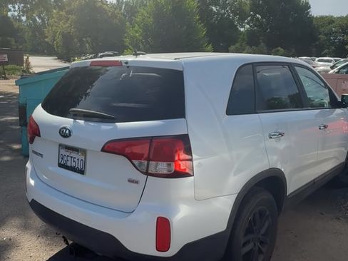 Used 2015 Kia Sorento LX image 5