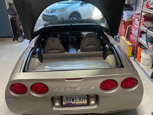 Used 1999 Chevrolet Corvette Coupe RWD image 2