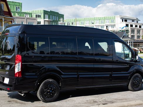 Used 2023 Ford Transit 150 Low Roof AWD image 5