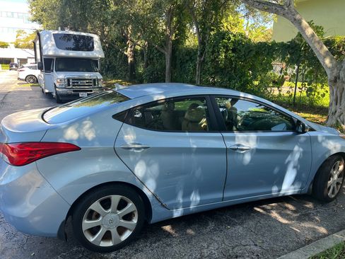 Used 2013 Hyundai Elantra Limited w/ Technology Pkg FWD image 4