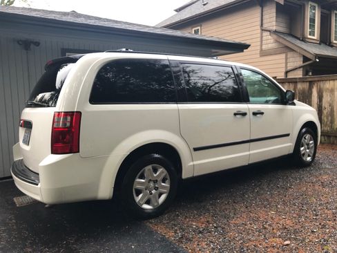 Used 2008 Dodge Grand Caravan SE image 4