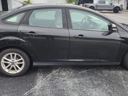 Used 2017 Ford Focus SE image 8