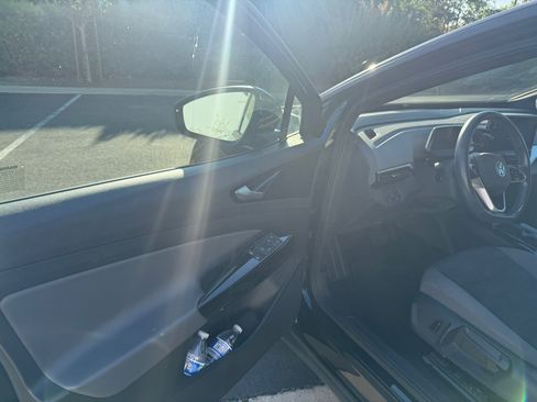 Used 2022 Volkswagen ID.4 Pro image 11