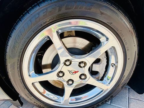 Used 2004 Chevrolet Corvette Convertible w/ Preferred Equipment Group RWD image 14