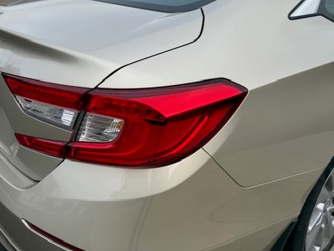 Used 2018 Honda Accord LX image 15