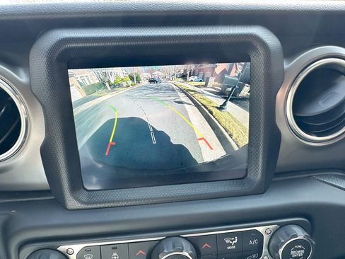 Used 2018 Jeep Wrangler Unlimited Rubicon image 25