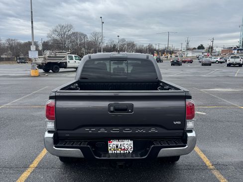 Used 2021 Toyota Tacoma TRD Off-Road image 6