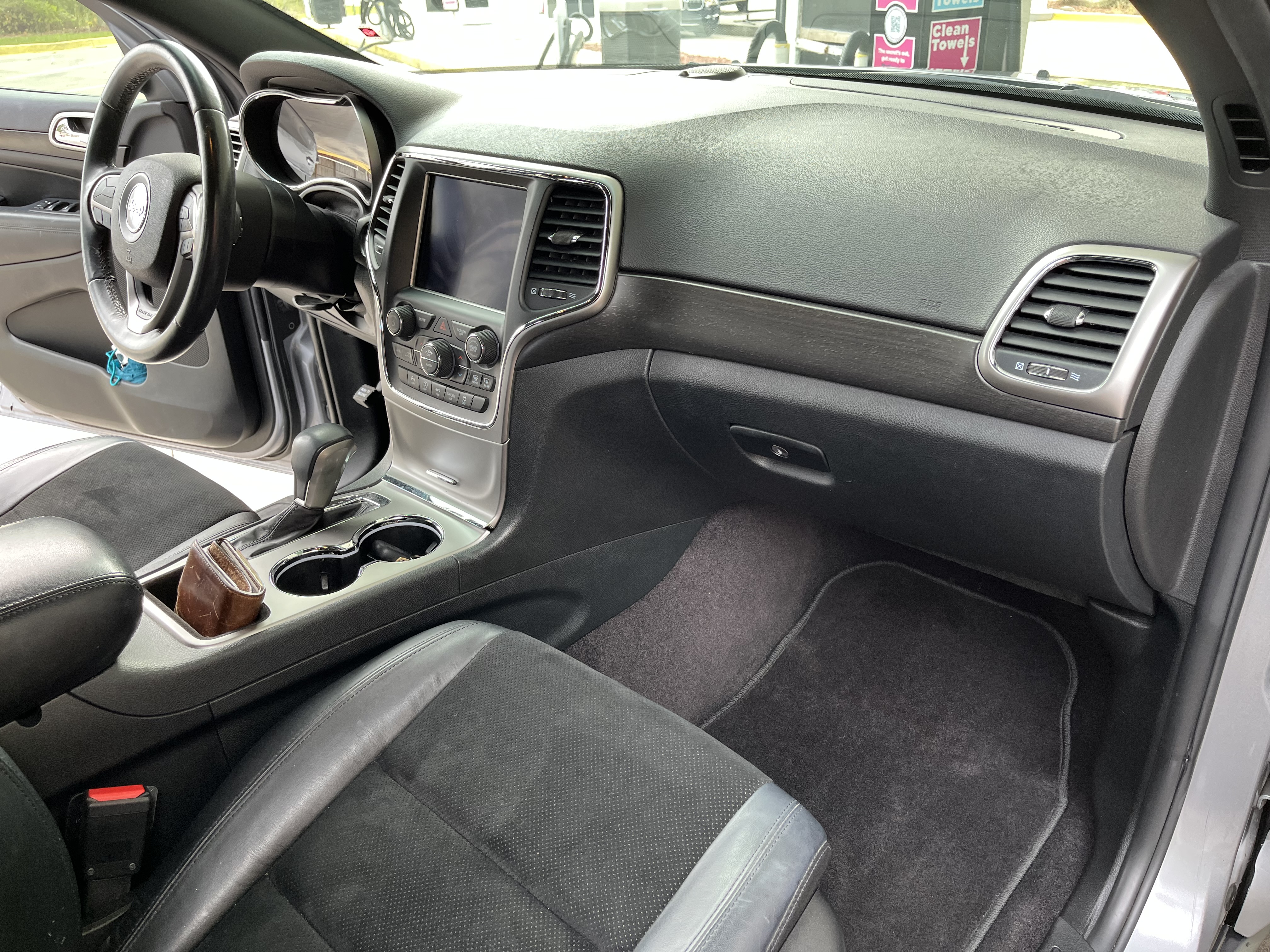 Used 2018 Jeep Grand Cherokee Laredo RWD image 8