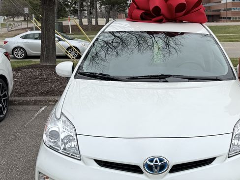 Used 2015 Toyota Prius Two FWD image 1