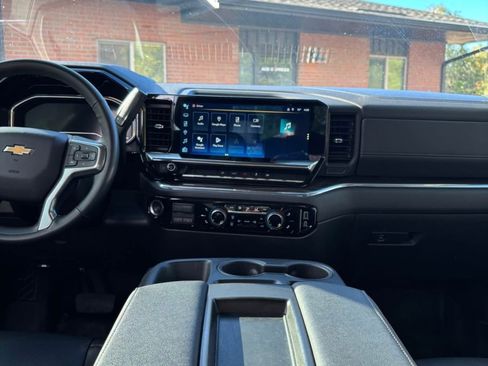 Used 2025 Chevrolet Silverado 2500 LT image 13