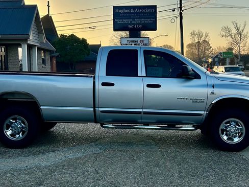 Used 2006 Dodge Ram 2500 Truck SLT image 4
