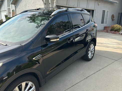 Used 2017 Ford Escape Titanium image 5