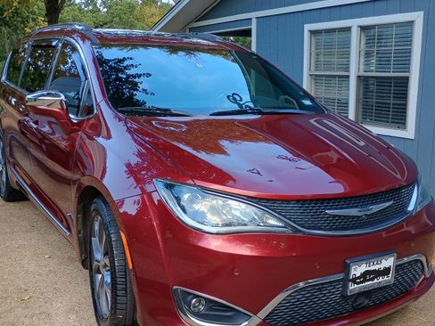 Used 2019 Chrysler Pacifica Limited w/ Advanced Safetytec Group image 1