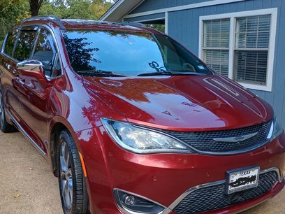 Used 2019 Chrysler Pacifica Limited w/ Advanced Safetytec Group