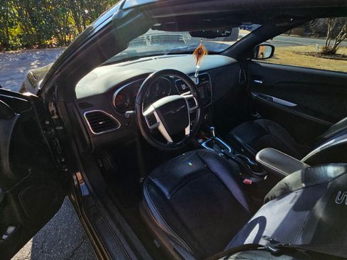 Used 2011 Chrysler 200 S image 10